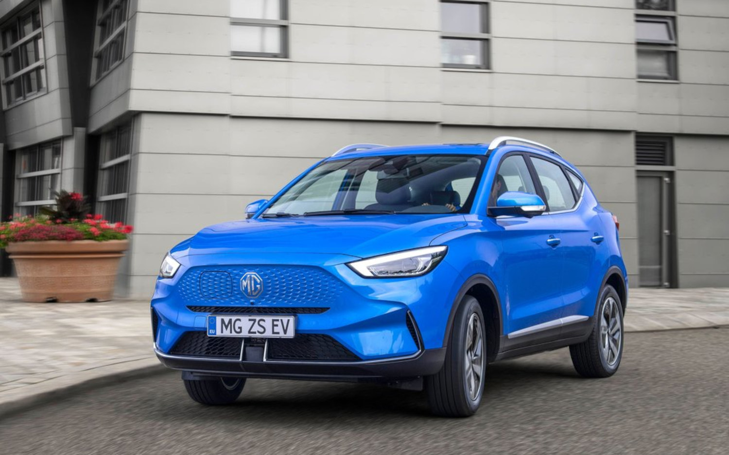 MG ZS Trophy EV 2023 SUV Drive